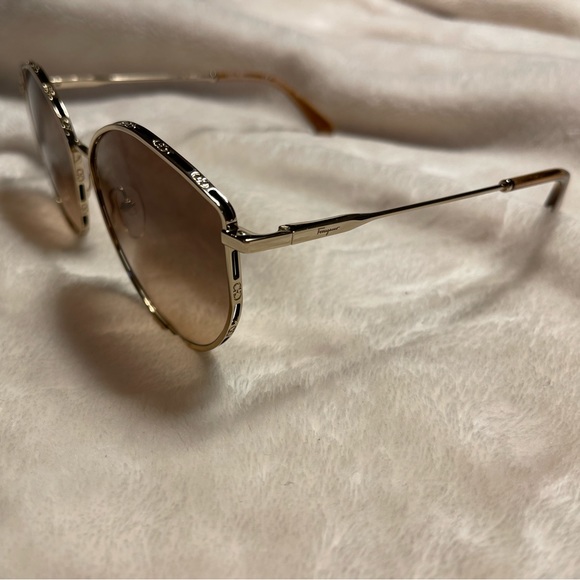 Salvatore Ferragamo SF264S 796 GOLD/CARAMEL - Picture 6 of 9